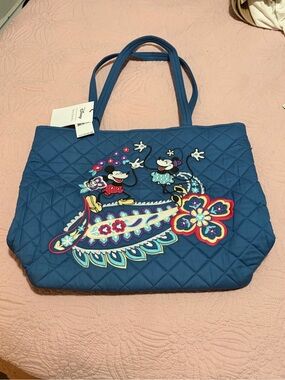 ✨ NWT Disney x Vera Bradley "Sensational Six Paisley" Vera Tote ✨